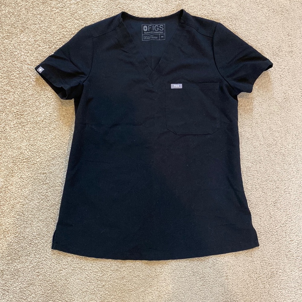 FIGS women’s Black Catarina - One-pocket Scrub top XS